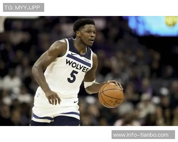 爱德华兹末节发力拿下7分全场24投仅中7三分球表现不佳